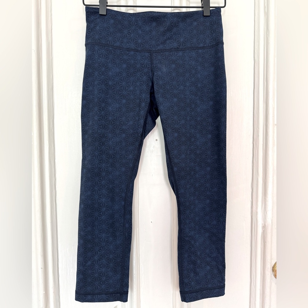 NWOT Lululemon Navy/Black Cropped Leggings - Women’s Size 6